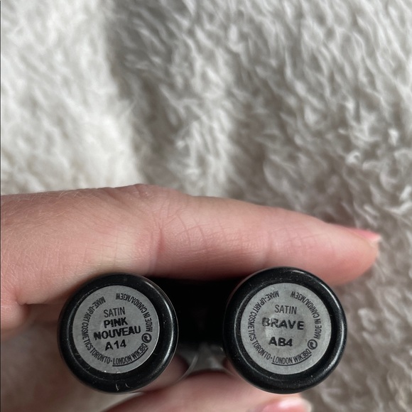 2 MAC LIPSTICKS! Colors: PINK NOUVEAU & BRAVE! Rare satin lipsticks - Picture 3 of 8